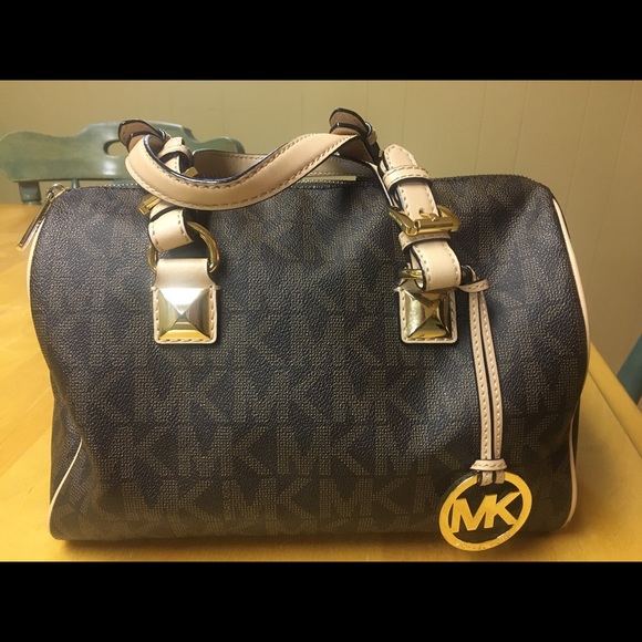 Michael Kors bag - Picture 1 of 8